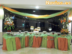 mesa de quesos bocaditos de sal y dulce canapes